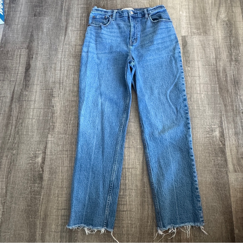 Abercrombie & Fitch Women’s The 90’s Straight Ultra High Rise Jeans